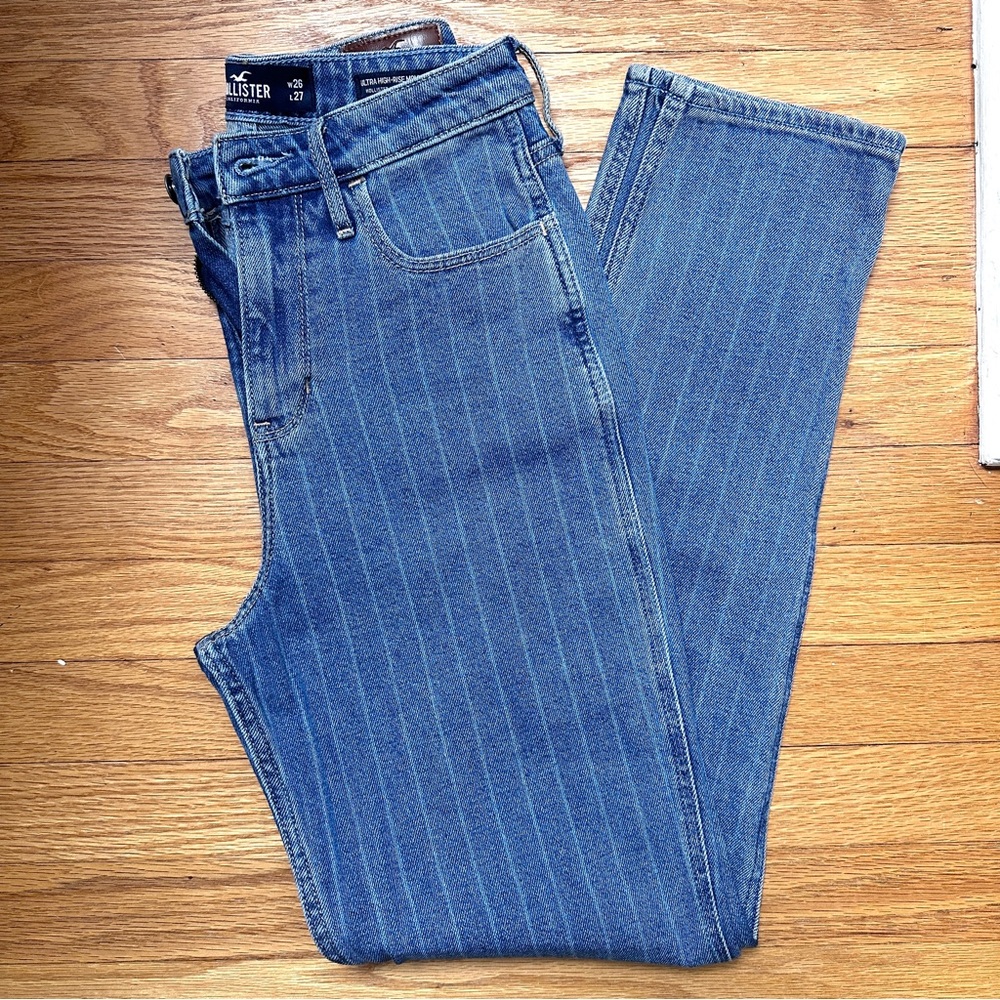 Hollister Ultra High-rise Mom Jean